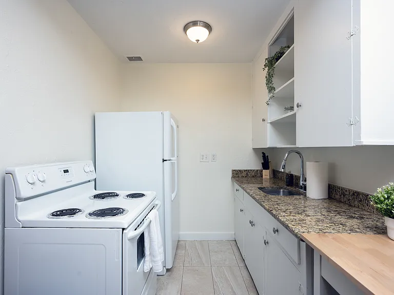 1110 8th St N #1 — Photo 28