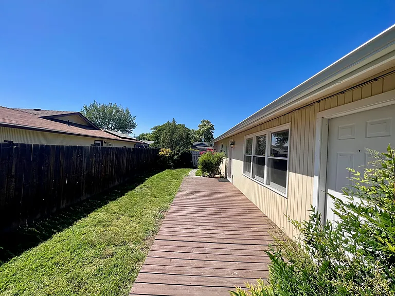 2570 Aztec Ave — Photo 21
