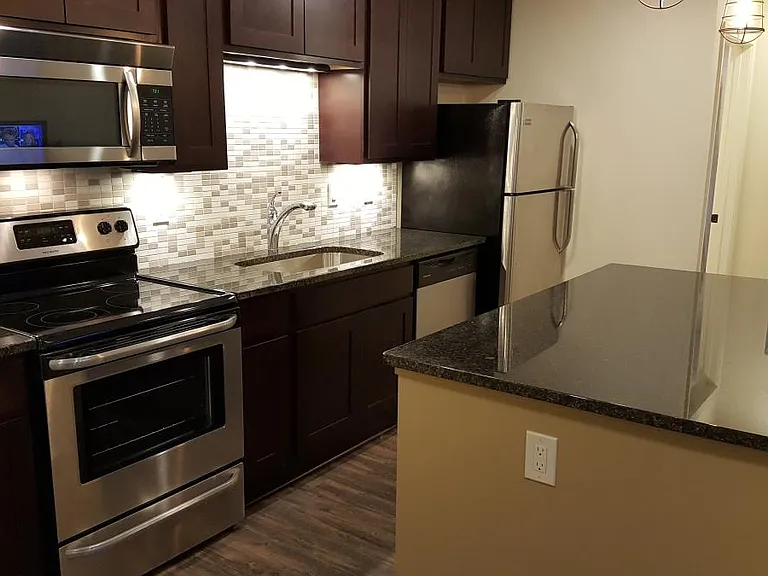 1975 Wilson Ave #4 — Photo 2