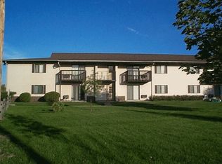 6588 Lake Rd APT 5, Windsor, WI 53598