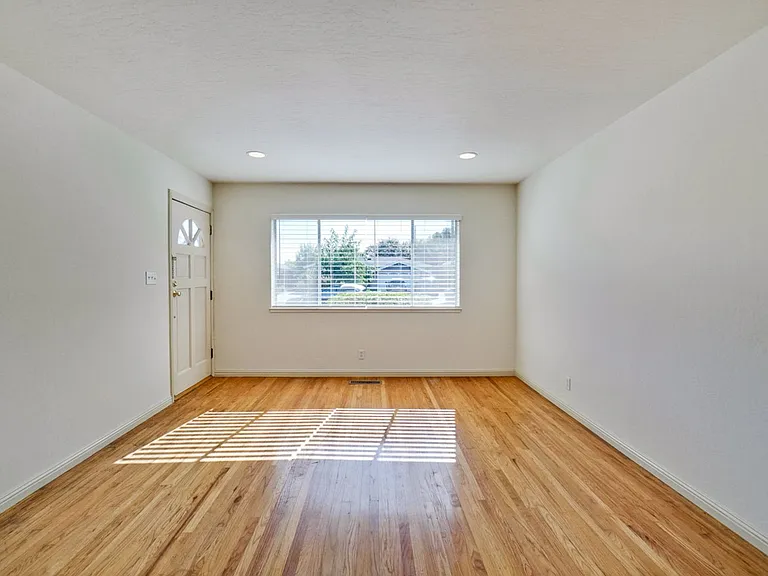 1109 White Cliff Dr — Photo 27
