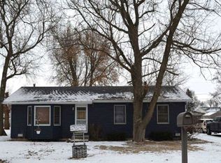 7610 E Maplewood Dr, Wonder Lake, IL 60097