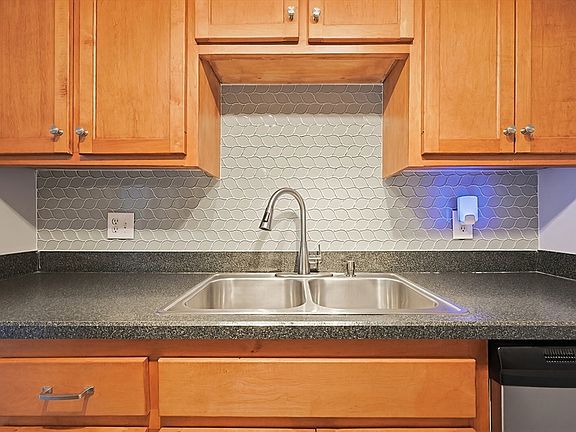 3rd image of 155 Saint Barnabe St APT 1B