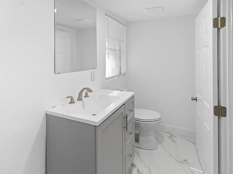285 Aristides St — Photo 8
