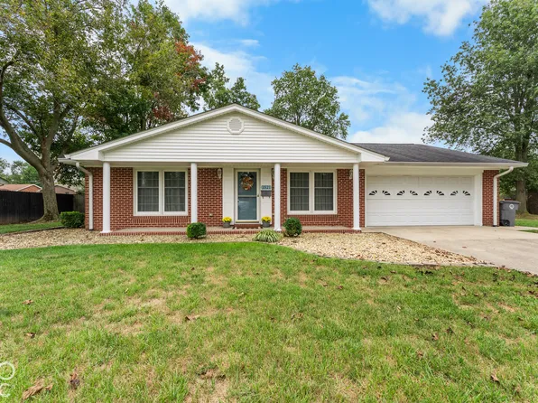 1521 Robin Hood Dr, Seymour, IN 47274