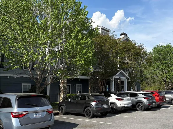 400 Vista Lake Dr APT 2, Candler, NC 28715