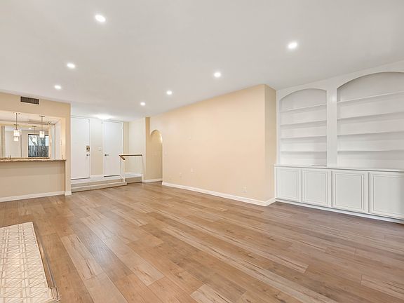 4th image of 5340 Yarmouth Ave Unit 108