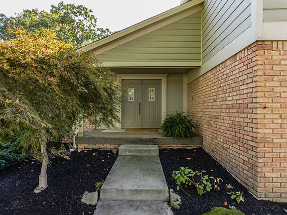 3rd image of 9 Lakeview Ct