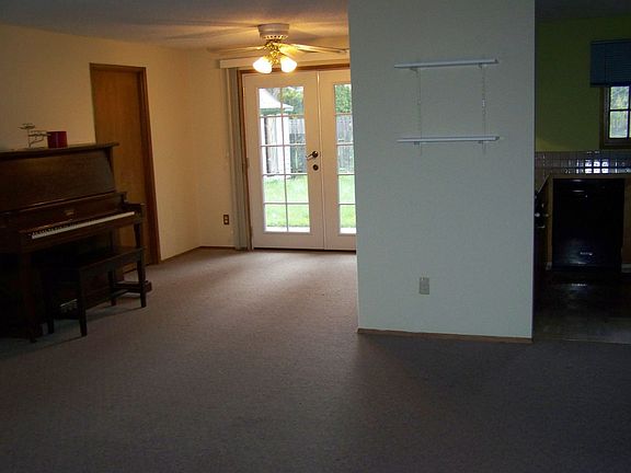 Living Room Facing Din.