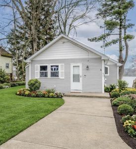 422 Lake Shore Dr, Warwick, RI, 02889