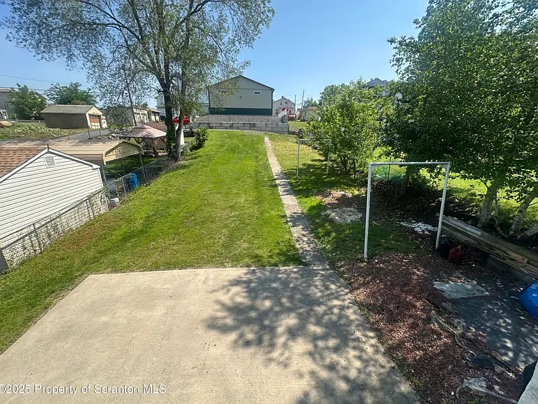 821 Maple St — Photo 9