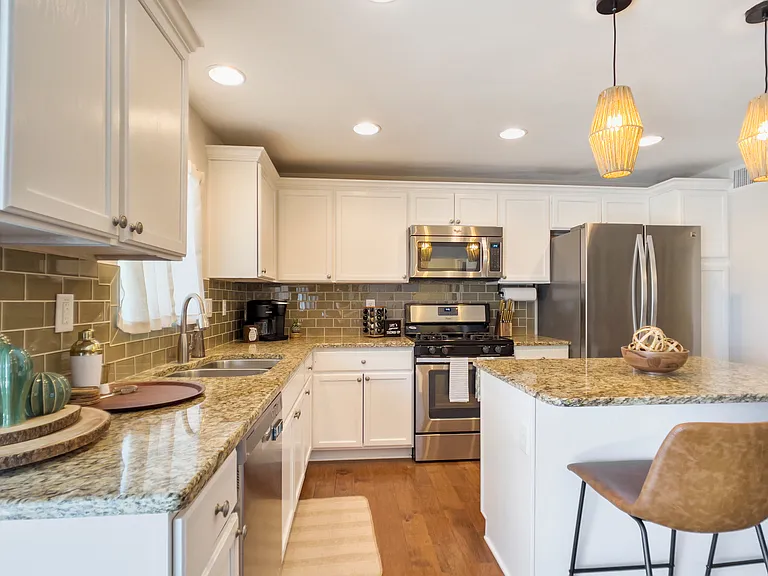 14050 N 37th Way — Photo 5