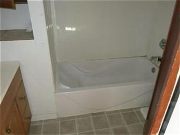 5th image of 806 Gould St