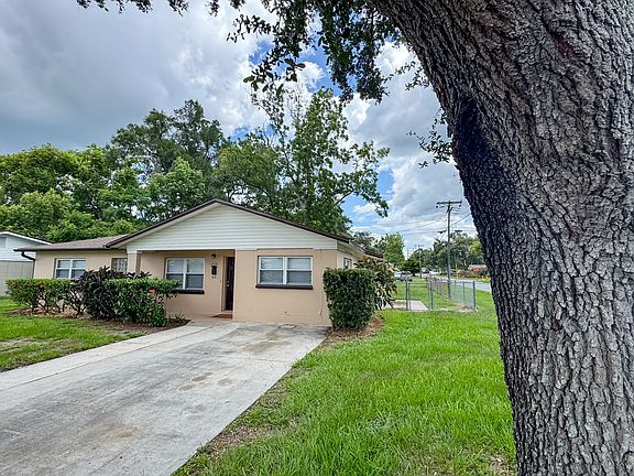 2nd image of 1703 Mockingbird Ln