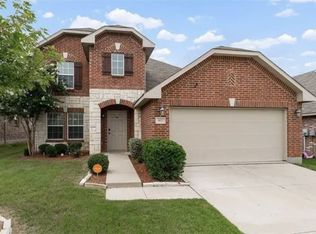 813 Lark Dr, Aubrey, TX 76227