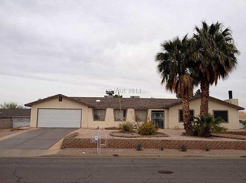 1st image of 220 W Cypress Dr