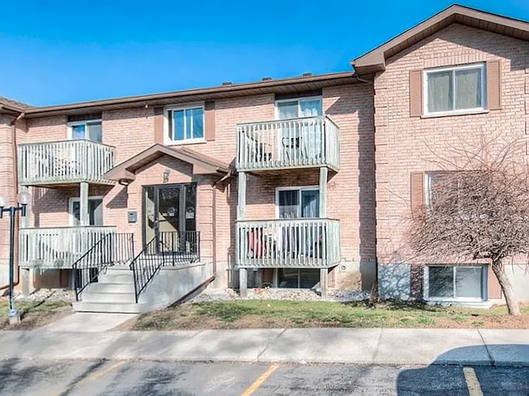266 Overlea Dr #401