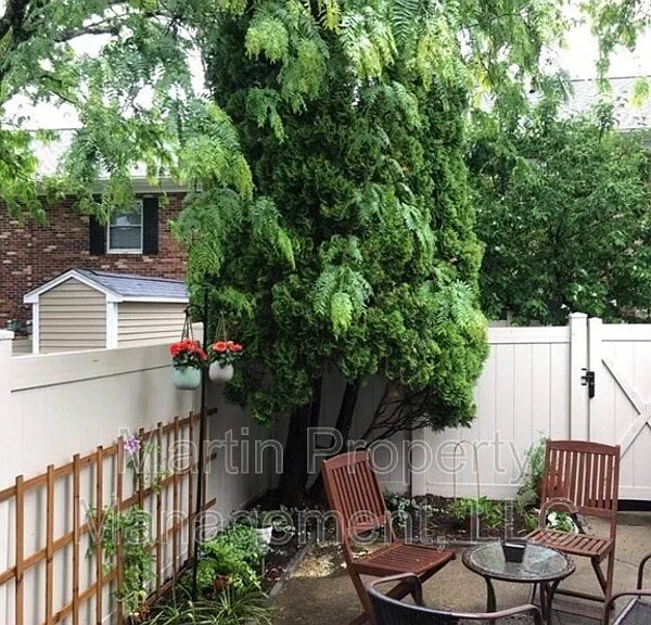 1107 Windsor Dr — Photo 10