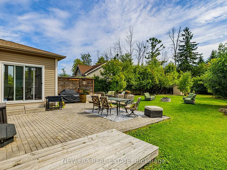 1031 Lake Dr N #UPPER — Photo 36