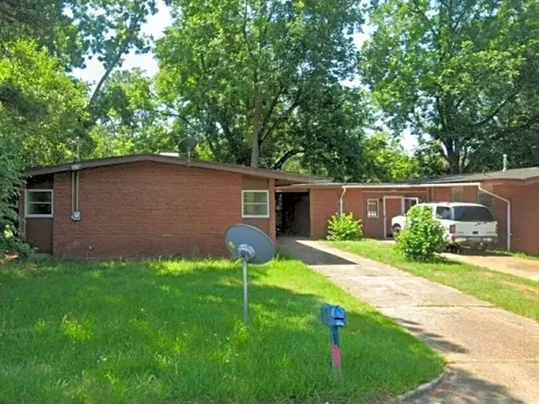 1967 S Riverview Cir, Albany, GA 31705