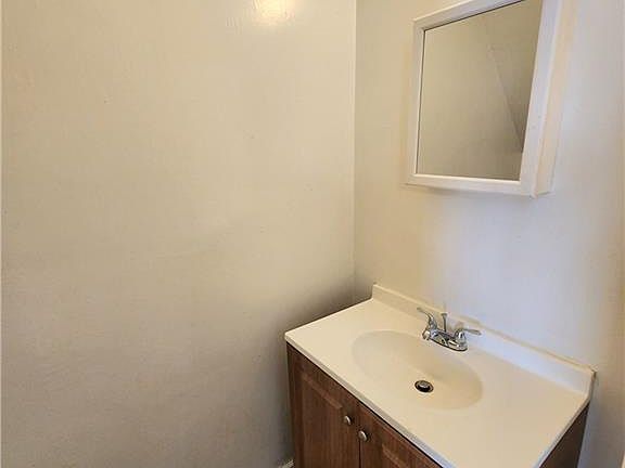4th image of 6221 Geneva Way