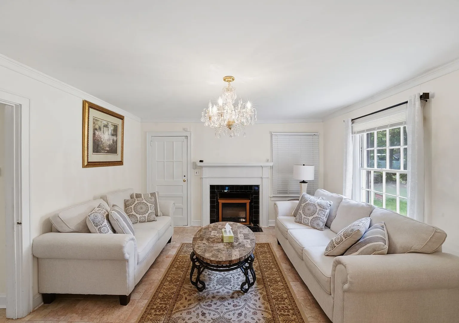 Fully Furnished 3BR Retreat Near Uptown All Utilities Included! — Photo 1