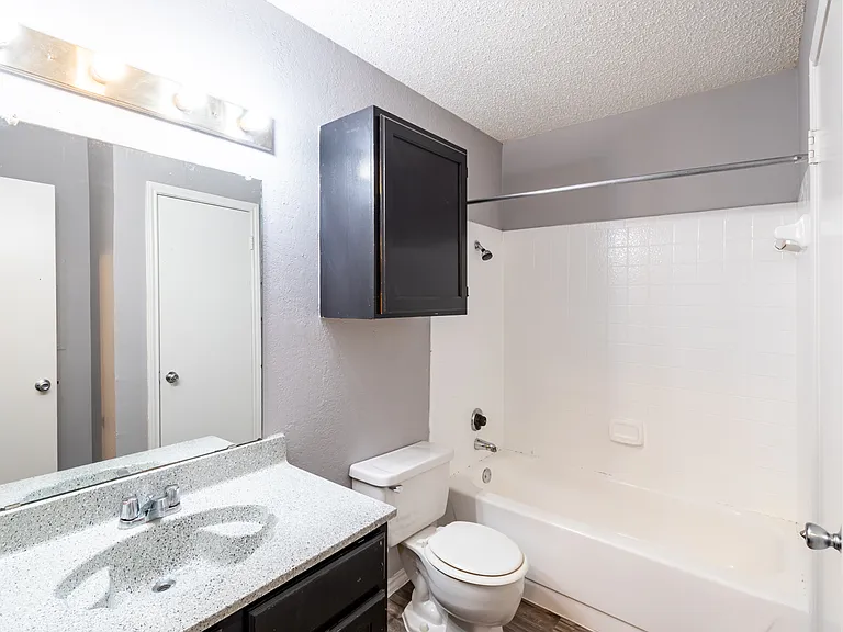 La Prada Place Apartments — Photo 48