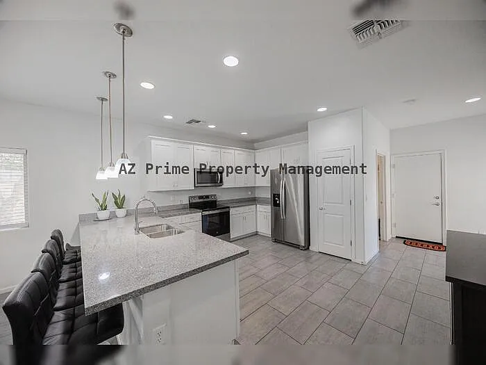 1711 W Pollack St — Photo 9