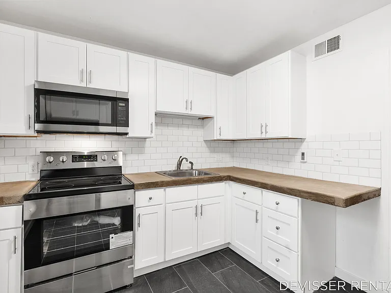 1297 32nd St #D3 — Photo 1