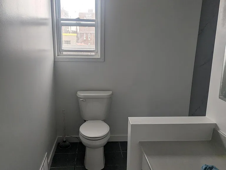 14 N Front St #UPPER — Photo 3