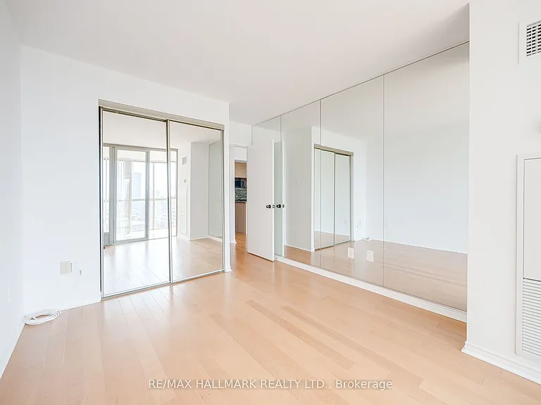 95 Lombard St #1202 — Photo 18