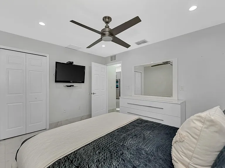1011 NW 19th St — Photo 10