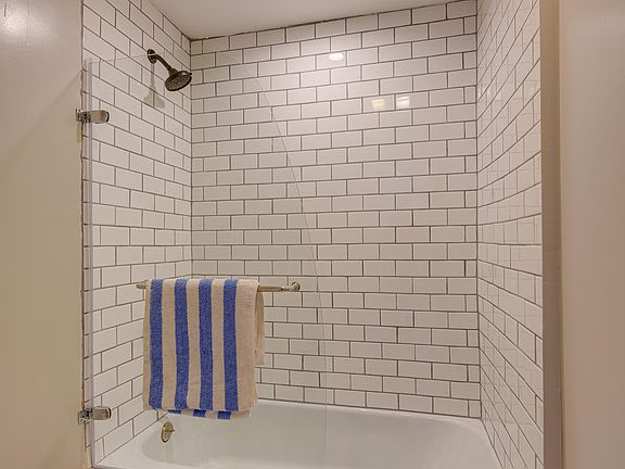 5th image of 6760 Hillpark Dr