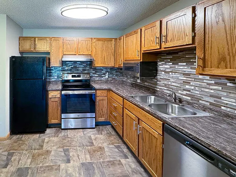 Highland View Apartments — Photo 94