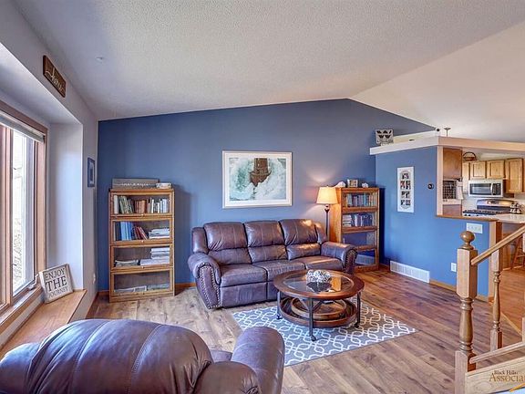 2nd image of 2320 Arroyo Ct