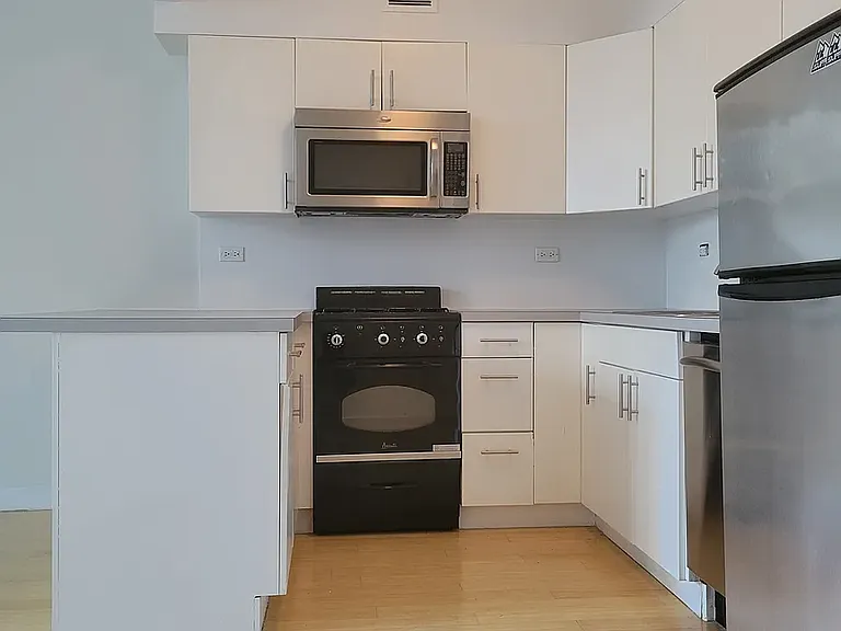252 E 2nd St #4H — Photo 2
