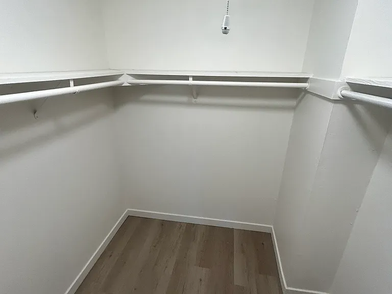 Colony House Apartments — Photo 9