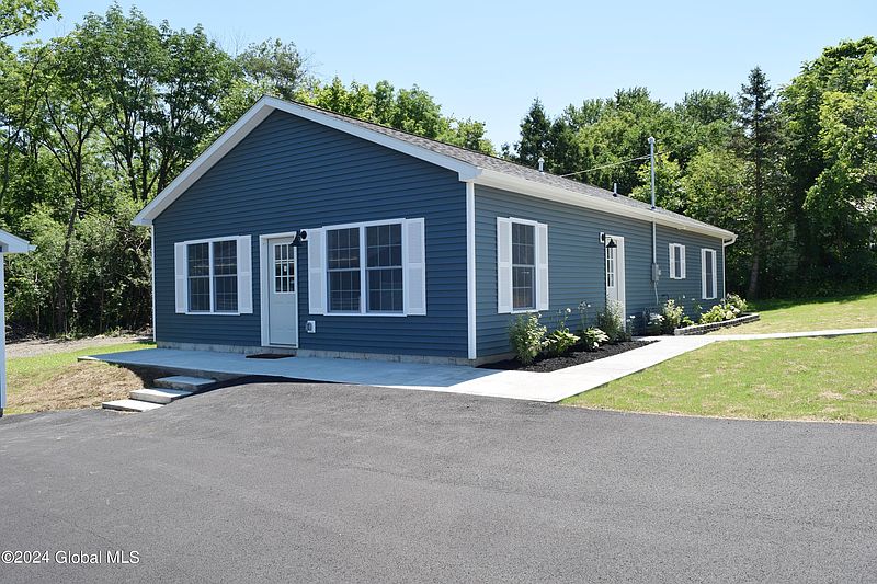 3rd image of 9 Manistee Street