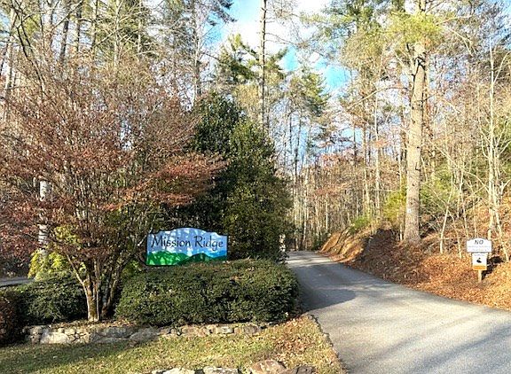 3rd image of 49 Mission Rd