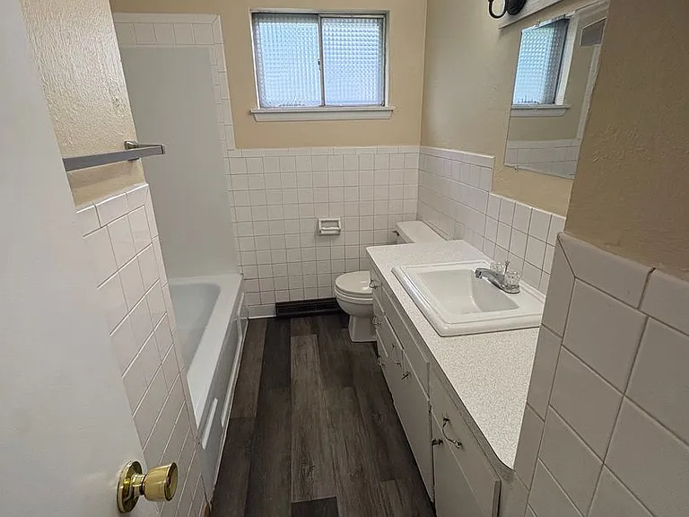 2426 N Delaware Ave — Photo 6
