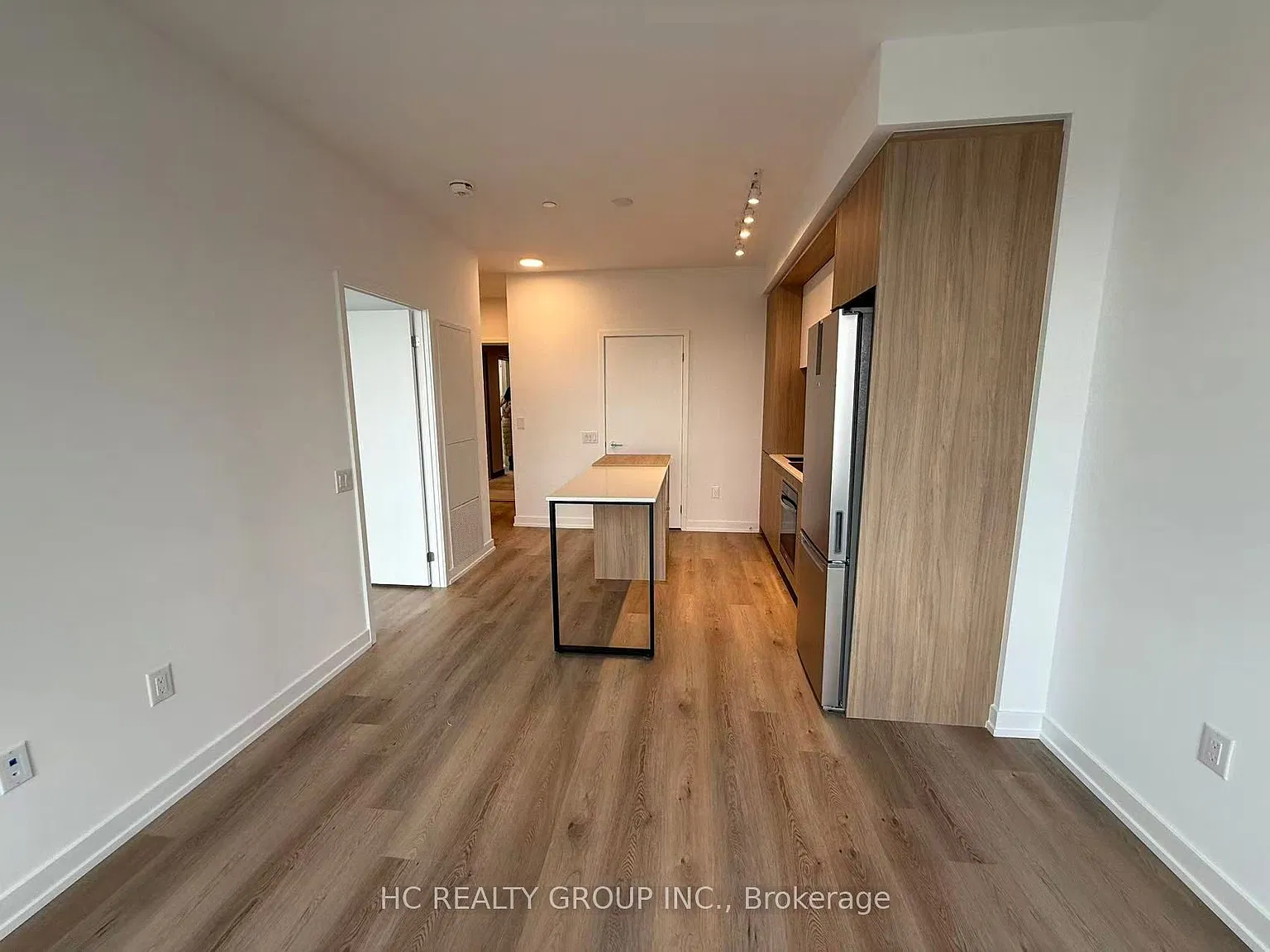 Stak36 Condos — Photo 4