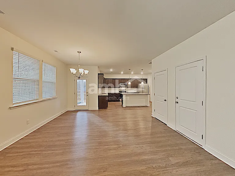 331 Elmhurst Dr — Photo 11