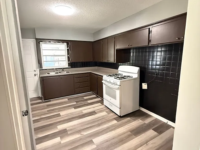 1453 S Fort Ave — Photo 7