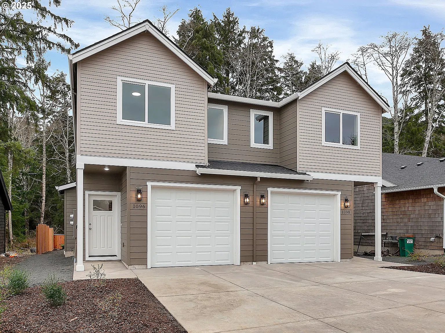 3 bed, 2.5 bath, 1600 sqft, $2,599 — Photo 2