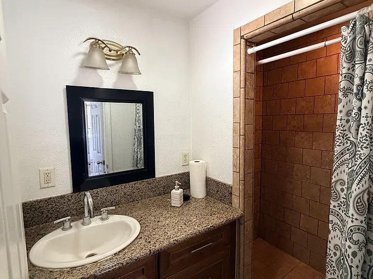2120 N Sierra Way — Photo 7