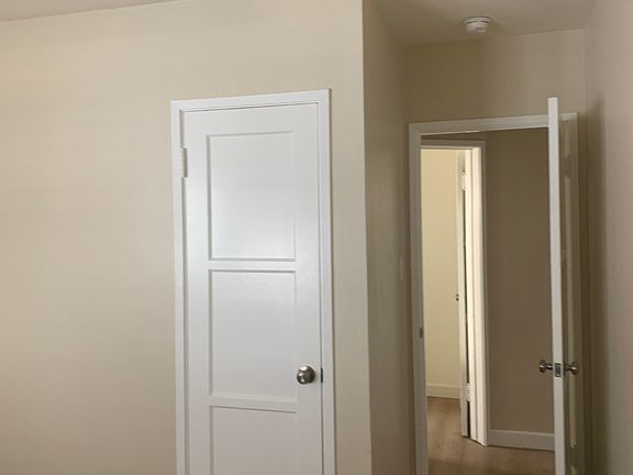 5th image of 11677 1/2 Magnolia Blvd #4
