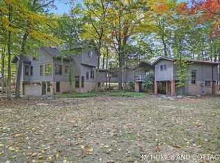 1648 Walker Rd, Fennville, MI 49408