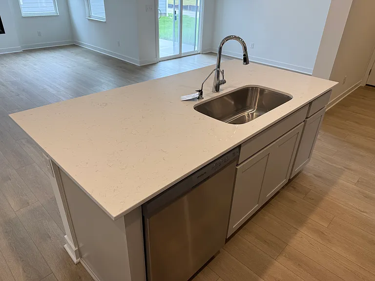 411 Eisenhower St — Photo 12