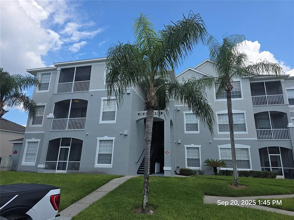 2 bed, 2.0 bath, 1022 sqft, $1,991 — Photo 2