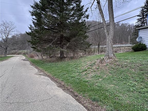4th image of 10 Lyman Rd W
